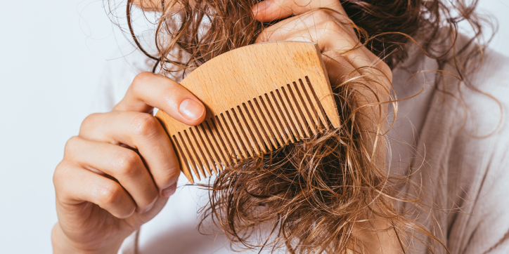 démêler cheveux bouclés